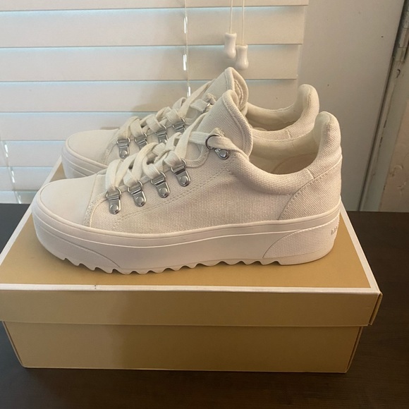 Michael kors lace up sneaker - Picture 2 of 4